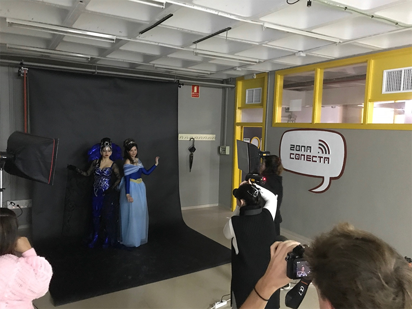 Estudiantes con robots
